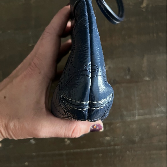 Coach patent leather wristlet - Picture 7 of 9